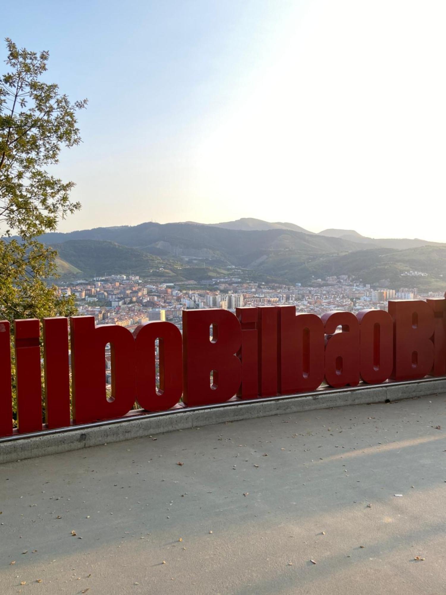 110 M2 Central Apartment In Abando Close To Guggenheim With Parking Bilbao Exterior photo